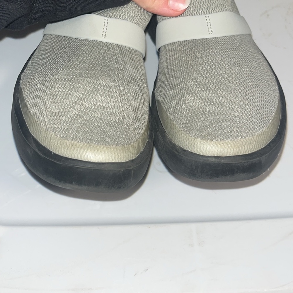OOFOS OOmg Low sneakerslip on comfort support shoes women’s size 8 European 39 - Picture 3 of 9